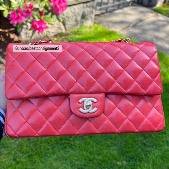 Authentic Chanel Classic Medium double flap in GHW - Picture 4 of 17